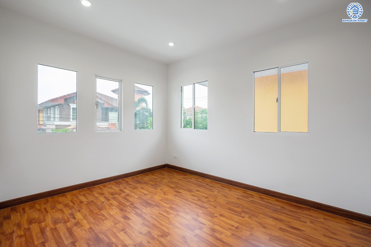 บ้านมือสองตกแต่งใหม่ หลังใหญ่ ม.ภัสสร14 บางใหญ่ ดีไซน์ทันสมัย เนื้อที่ 51.5 ตร.ว. รองรับทุกความสุข ฟังก์ชัน 3 ห้องนอน 2 ห้องน้ำ 2 ที่จอดรถ บนทำเลศักยภาพ ใกล้เซ็นทรัลเวสต์เกต ทางด่วน "ศรีรัช" และรถไฟฟ้าสายสีม่วง "สถานีตลาดบางใหญ่"